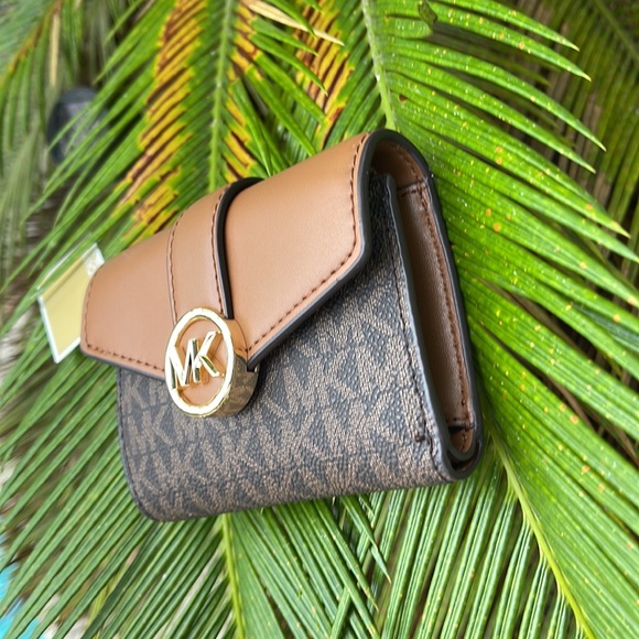 MICHAEL KORS CARMEN MEDIUM LOGO AND FAUX LEATHER WALLET BROWN - Picture 16 of 16